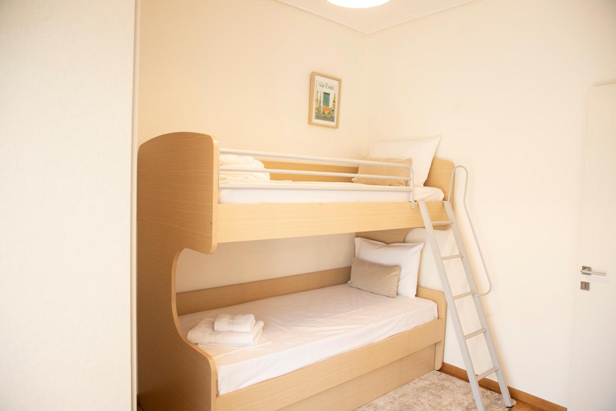 Spacious Glyfada Golf 4Br -Near Beach + Shops Atenas Exterior foto